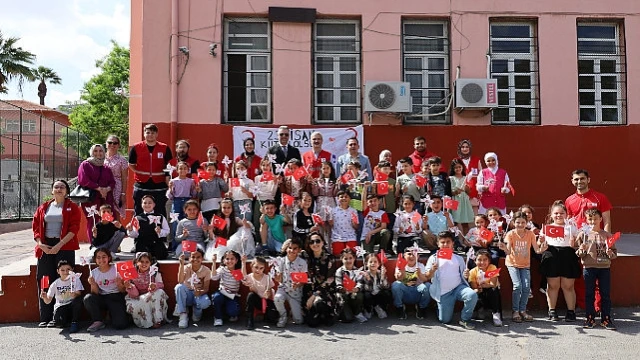 Türk Kızılay, 23 Nisan Ulusal Egemenlik ve Çocuk Bayramı’nda, dezavantajlı bölgede eğitim gören çocuklar için çeşitli etkinlikler düzenledi
