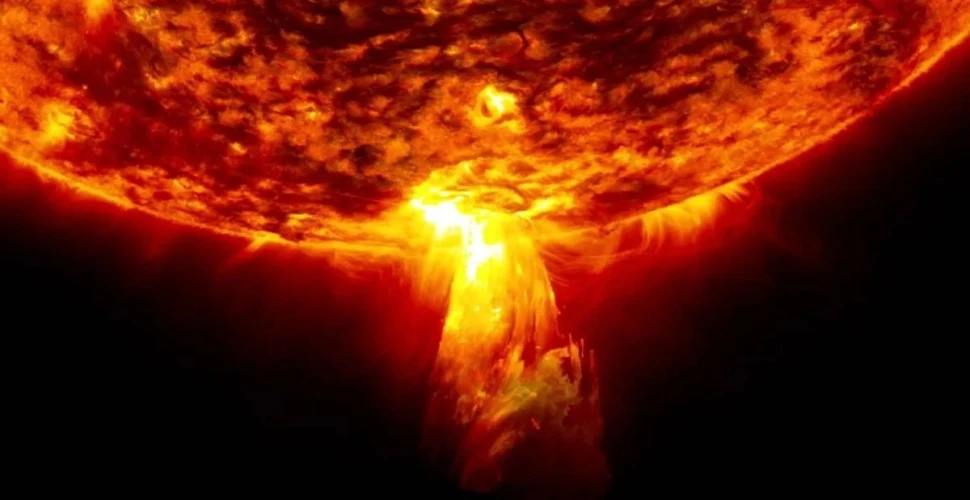 Güneşte büyük patlama... Hızla dünyaya ilerliyor! NASA, Güneş'teki şiddetli patlamanın fotoğrafını yayınladı!
