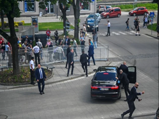 Slovakya Başbakanı Robert Fico, silahlı suikasta uğradı! İşte ilk görüntüler...
