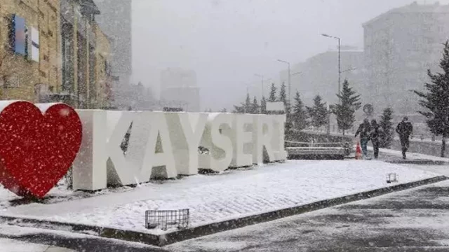 Kayseri'ye kar geliyor