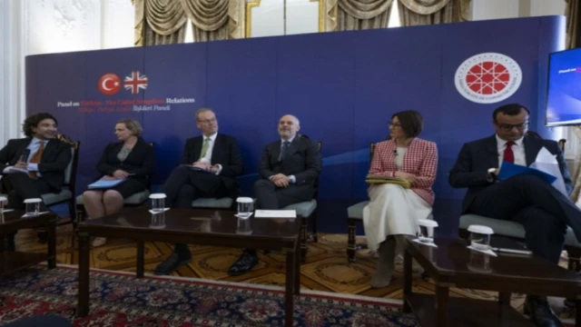 Londra’da ’Türkiye-Birleşik Krallık İlişkileri’ görüşüldü